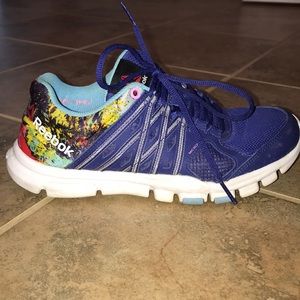 Memory foam walking/running shoe